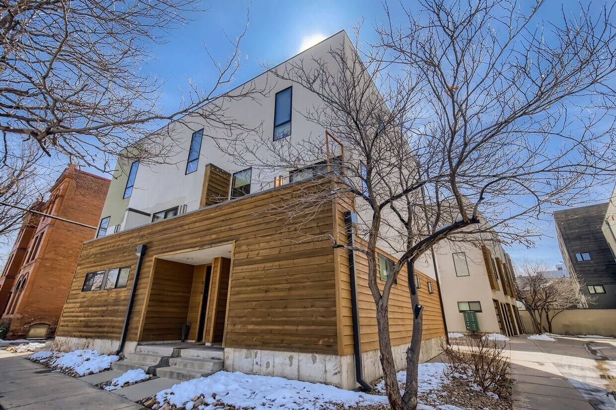 Primary Photo - Breathtaking 2 bed, 3 bath Curtis Park Tow...