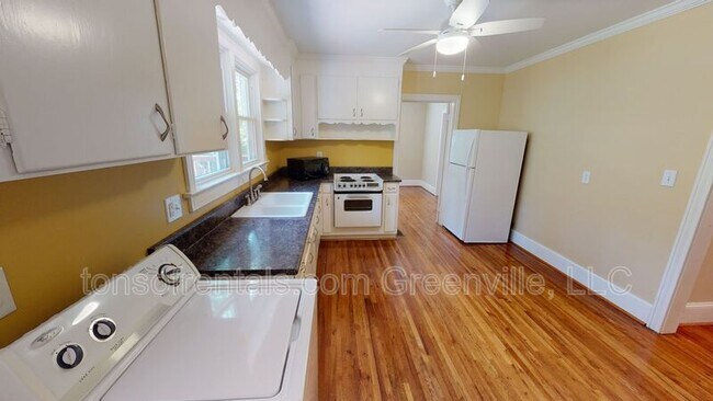 Foto del edificio - 214 Waddell Rd