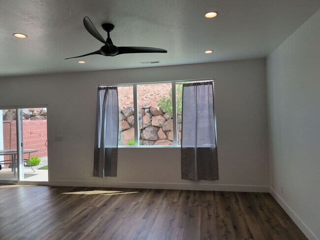 Building Photo - Modern Comfort in a Beautiful 3-Bedroom Home