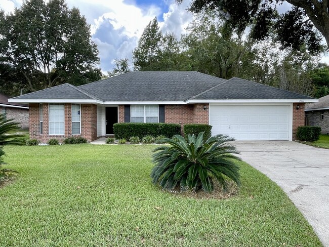 Building Photo - Brick home with large backyard