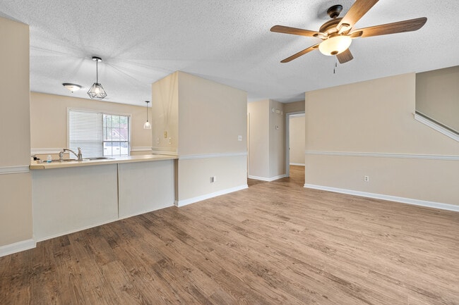Foto del edificio - 6787 Chase Cove