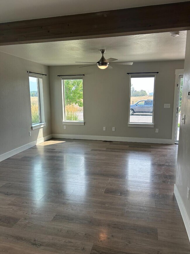 Building Photo - 4894A Giada Dr