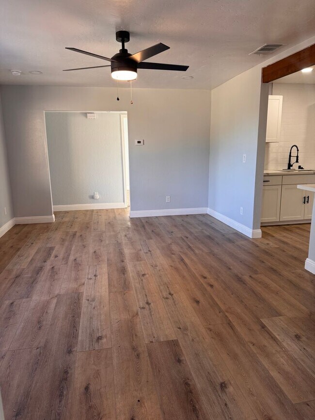 Building Photo - Single Family Home