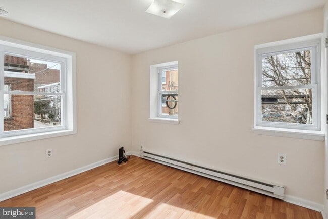 Building Photo - 1305 N Lawrence St