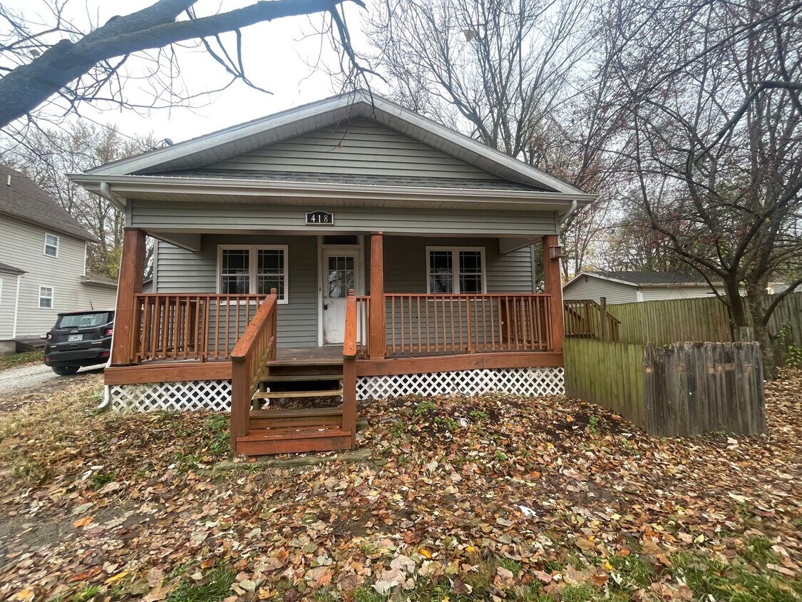 Primary Photo - Recently Remodeled 1 Bedroom 1 Bathroom Bu...