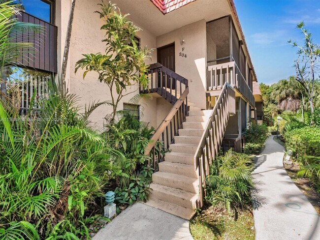 Foto del edificio - 770 NE 199th St