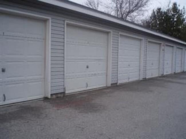 Building Photo - 2220 S Amy Ave