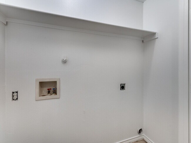 Building Photo - 4516 Alamosa St