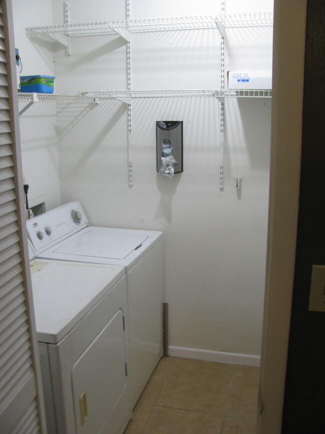 Laundry - 13289 Arbor Pointe Cir