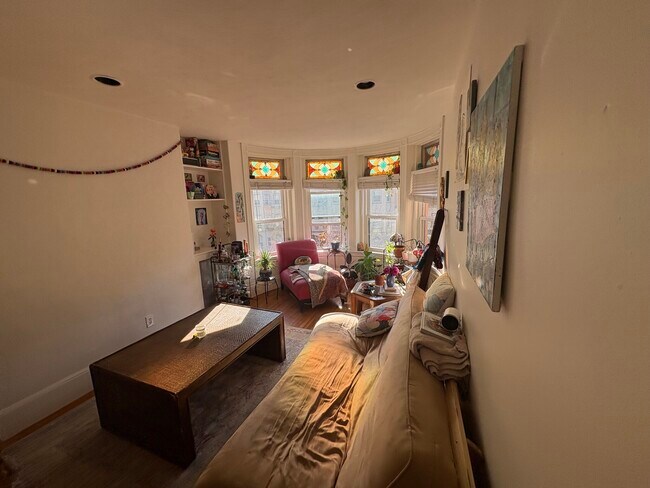 Foto del edificio - 45 Westland Ave