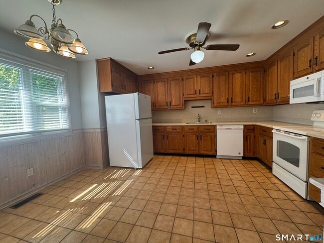Building Photo - 223 Deer Run