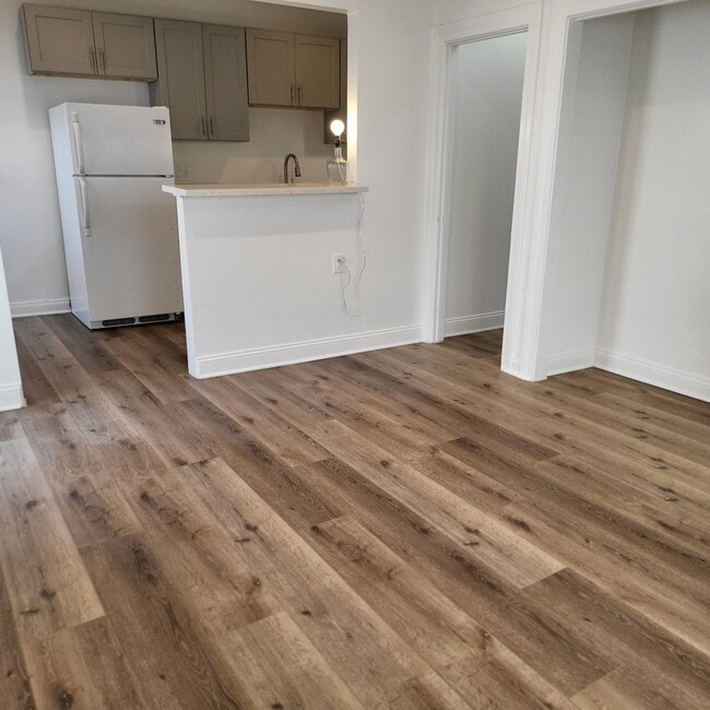 Building Photo - 833 1/3 N Formosa Ave