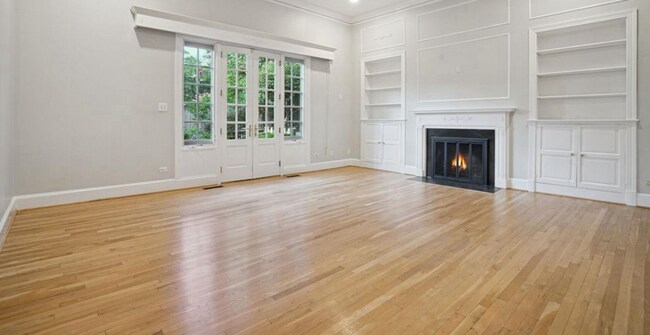 Building Photo - Beautifully Appointed Townhome in Historic Old Town Alexandria