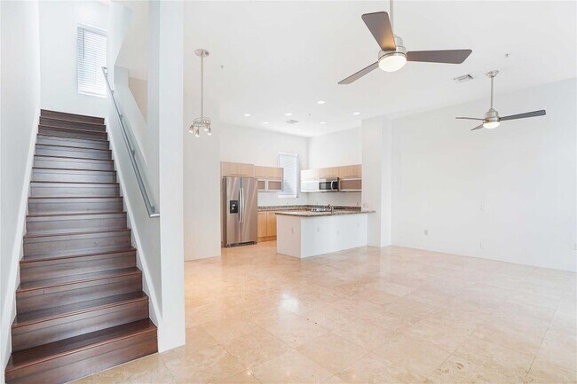 Foto del edificio - 741 NE 4th Ave