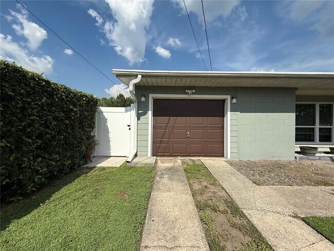 Building Photo - 707 Engel Dr