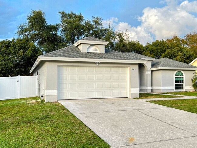 Building Photo - 847 High Pointe Cir