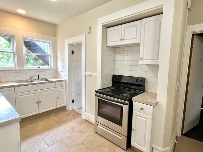 Building Photo - ROSEG01