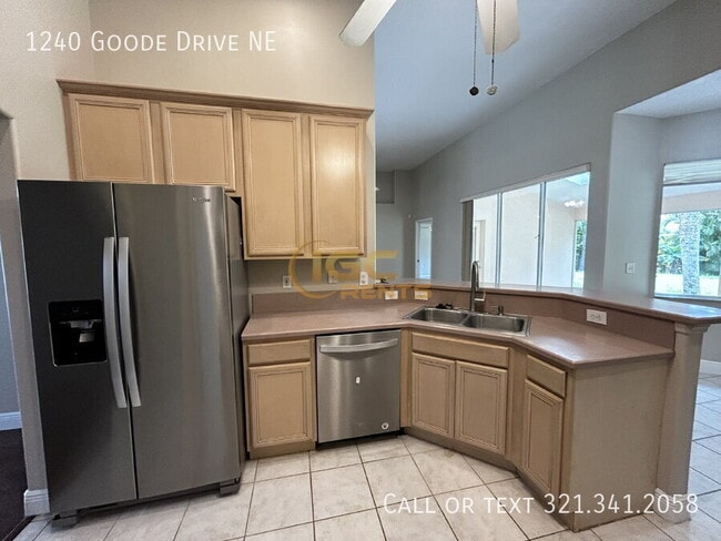 Building Photo - 1240 Goode Dr NE