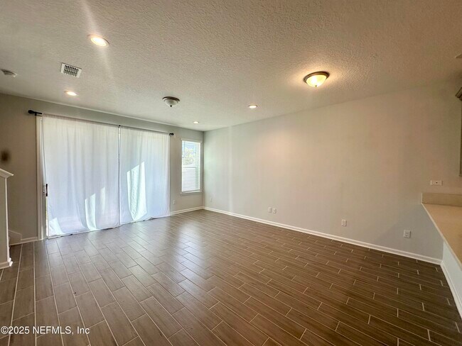 Building Photo - 215 Pine Bluff Dr
