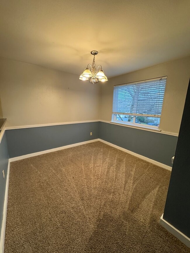 Building Photo - 2bd/1ba Kenmore Condo