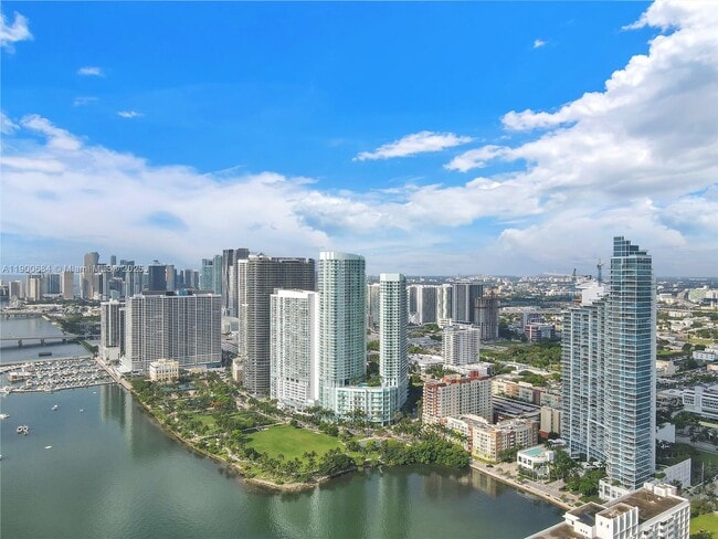 Foto del edificio - 2020 N Bayshore Dr