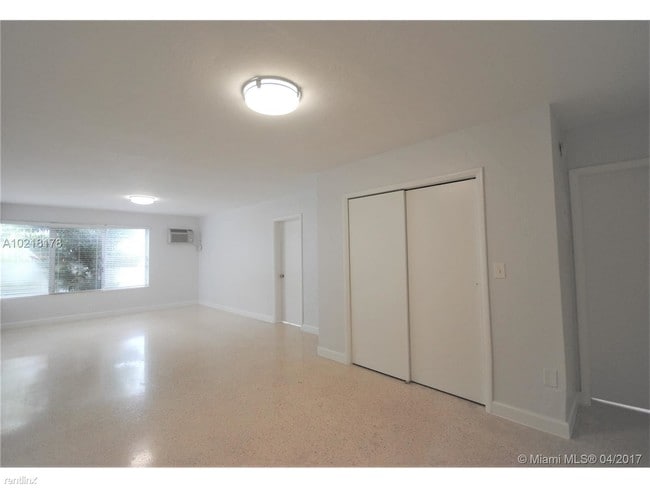 Building Photo - 7835 Crespi Blvd