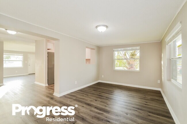 Building Photo - 1198 Maxey Dr