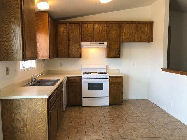 Foto del edificio - 22578 El Centro Rd