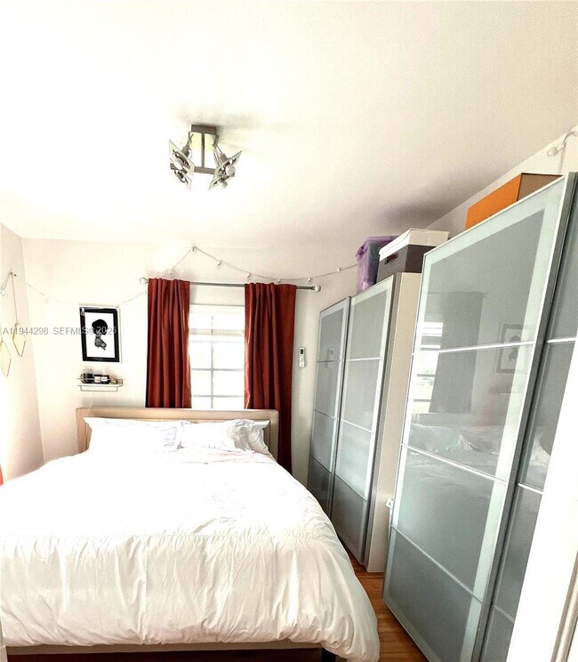 Foto del edificio - 125 S Shore Dr