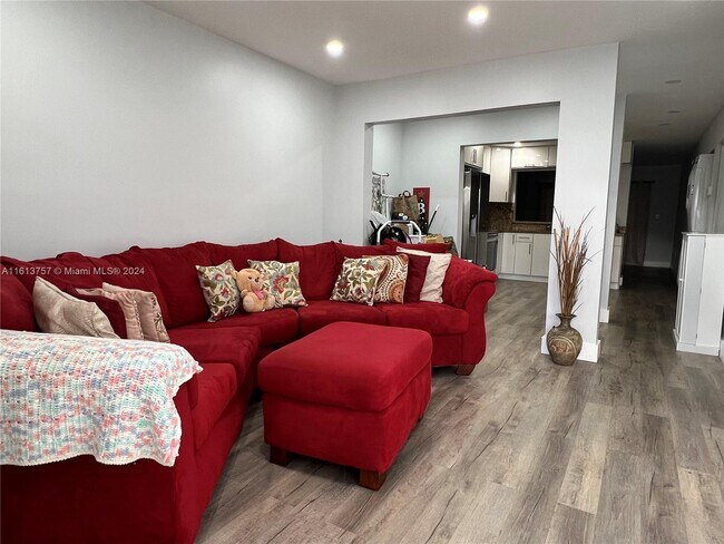 Foto del edificio - 3815 SW 89th Ave