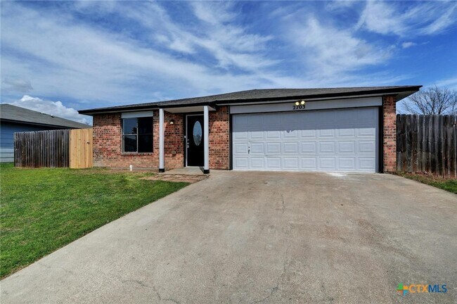 Building Photo - 2703 Casey Dr