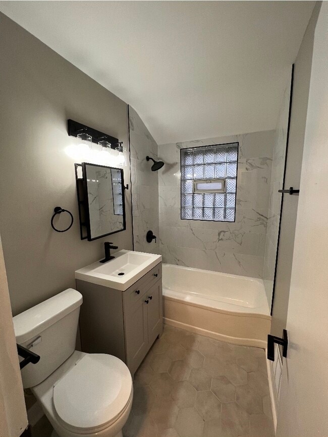 Foto del edificio - 2439 169th St