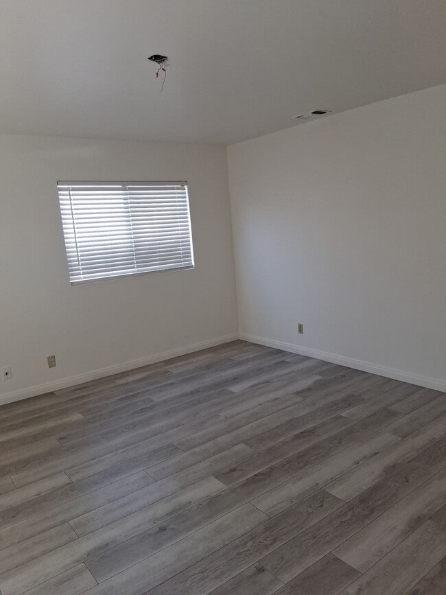 Building Photo - 1800 Viola Pl