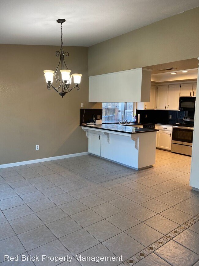 Building Photo - 3 br, 2 bath House - 1111 E. Donna Dr.