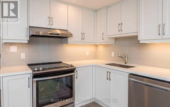Building Photo - 632 Dovercourt Rd