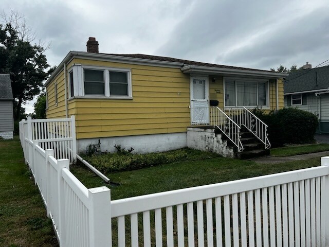 Building Photo - 1320 169th St