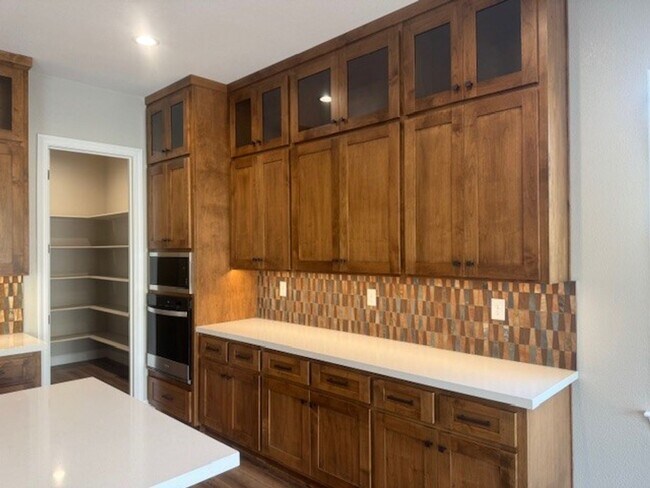 Building Photo - 195 Commodore Dr
