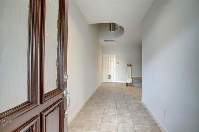 Building Photo - 30 Waugh Dr