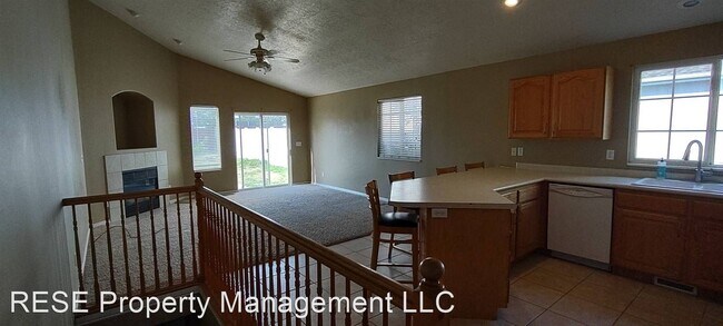 Building Photo - 2037 Hidden Village Cir