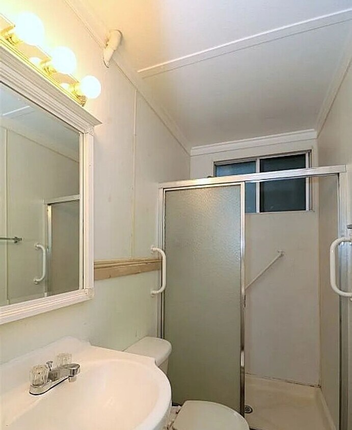Foto del edificio - 1 BED/1 BATH IN REDDING