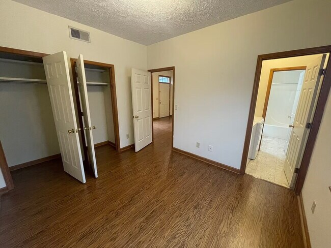Foto del edificio - JUNE MOVE-IN | Charming 1-Bedroom Apartment | Prime Location Near Downtown & MSU