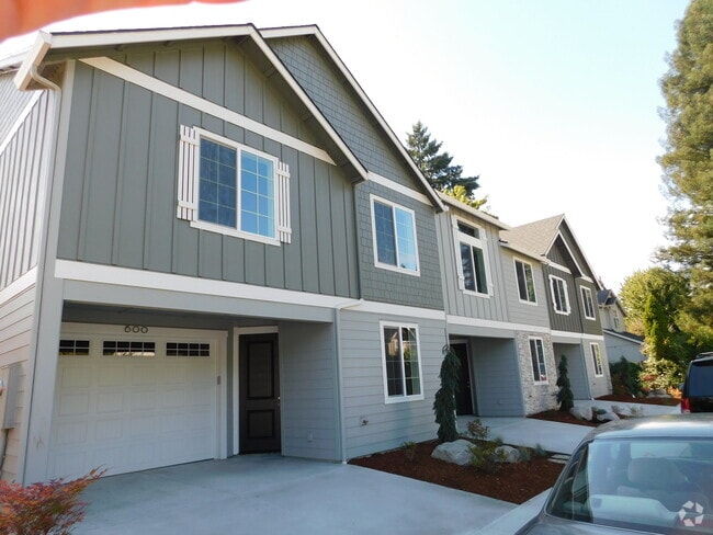 Building Photo - 604 NW 9th Ave