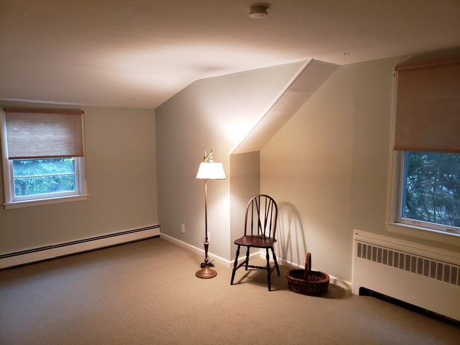 bedroom 12' x 20' - 42 Carlisle Pl