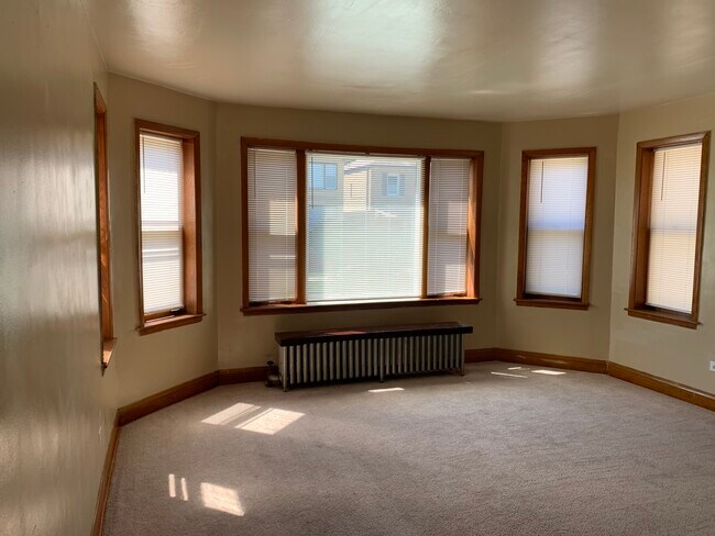 Living Room - 6641 S Francisco Ave