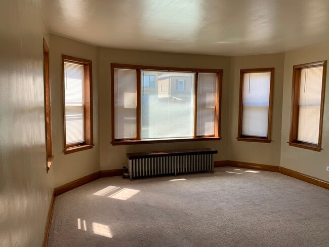 Living Room - 6641 S Francisco Ave