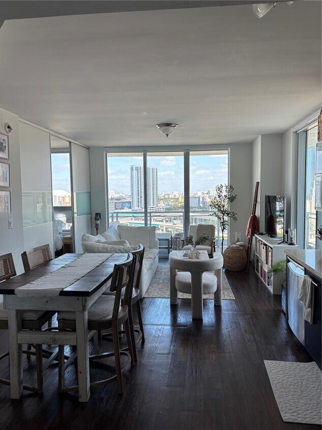 Foto principal - 90 SW 3rd St