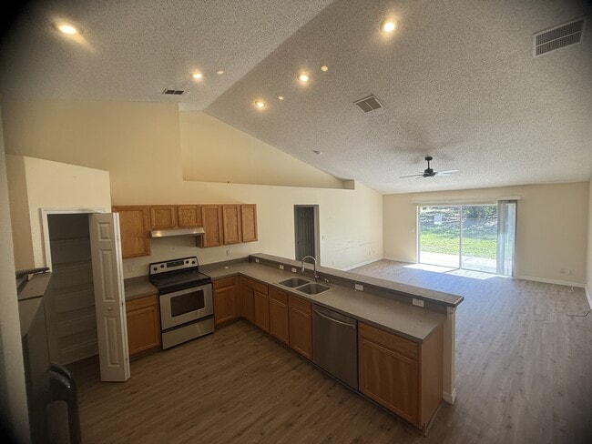 Building Photo - 1206 Rain Forest Ln