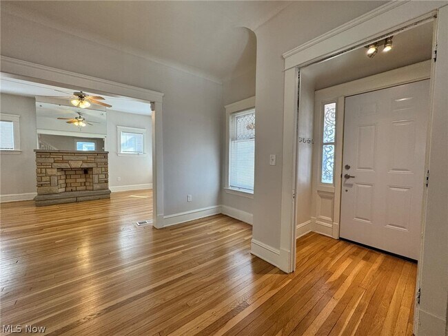 Foto del edificio - 1481 E 106th St