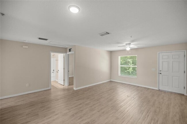 Building Photo - 32 Pine Track
