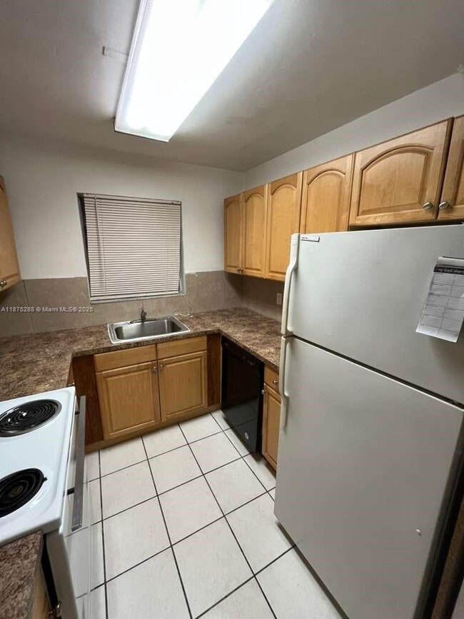 Building Photo - 419 S Crescent Dr